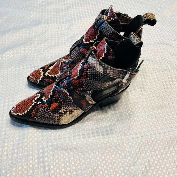 Allsaints Darcy leather pointed toe bootie - Picture 7 of 13